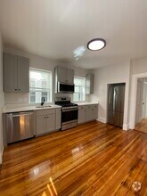Building Photo - 10 Clary St