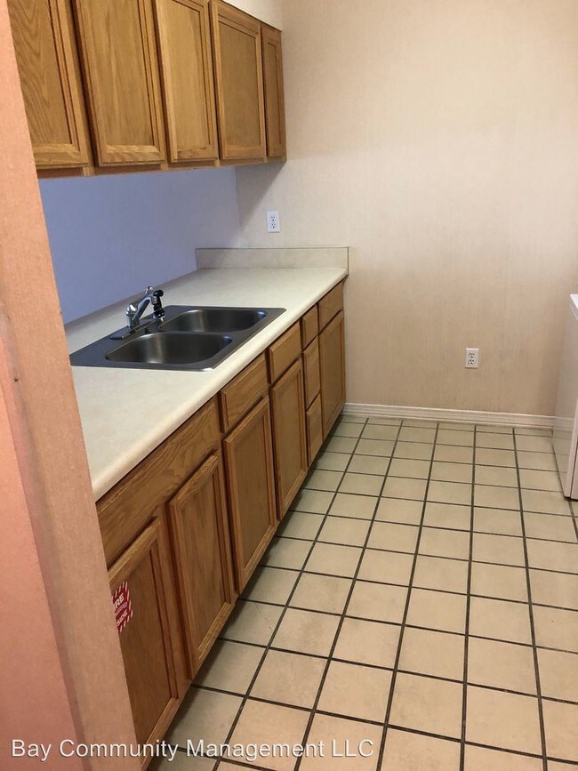 Building Photo - 1940 Bluewater Blvd