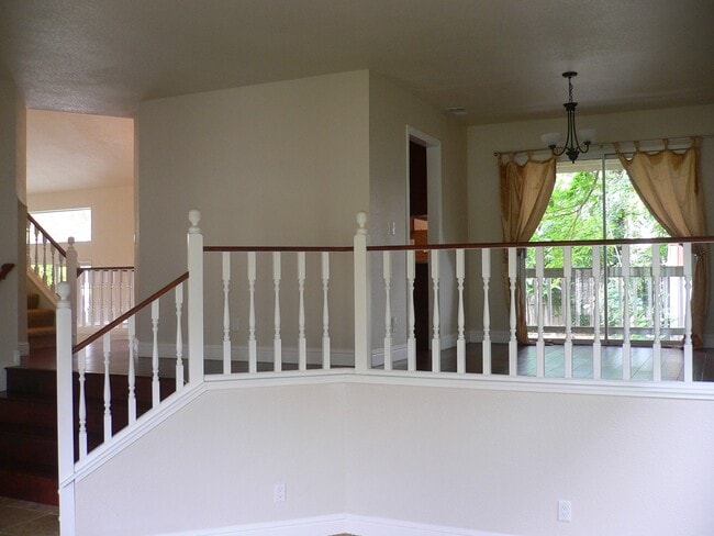 Building Photo - 1485 Deerfield Cir