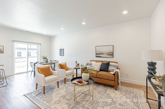 Foto del edificio - BEAUTIFUL 3 Bed 2.5 Bath Townhome located in Sugar City!