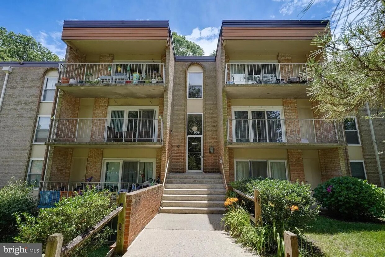 11909 Parklawn Dr Unit 202, North Bethesda, MD 20852 Condo for Rent