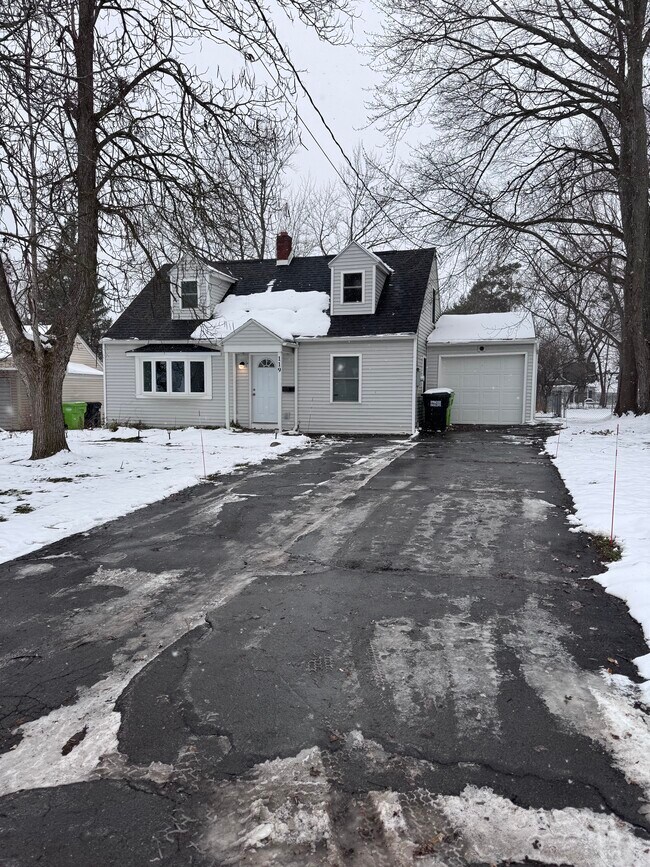 Building Photo - 119 Traister Dr