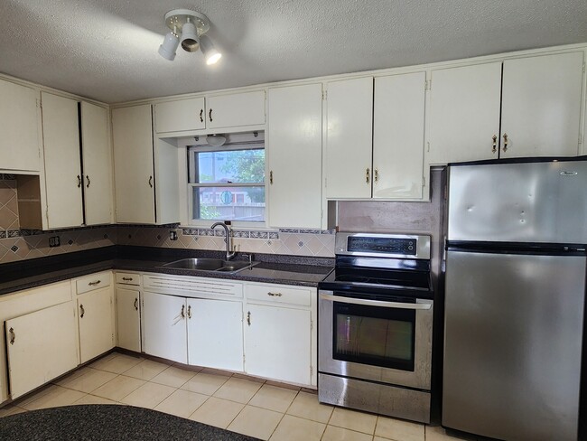 Building Photo - 937 Rossi Dr