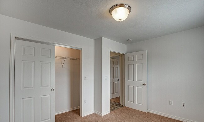 100058512_hdp_embajada_int_flpn_bed7 - Embassy Ozark