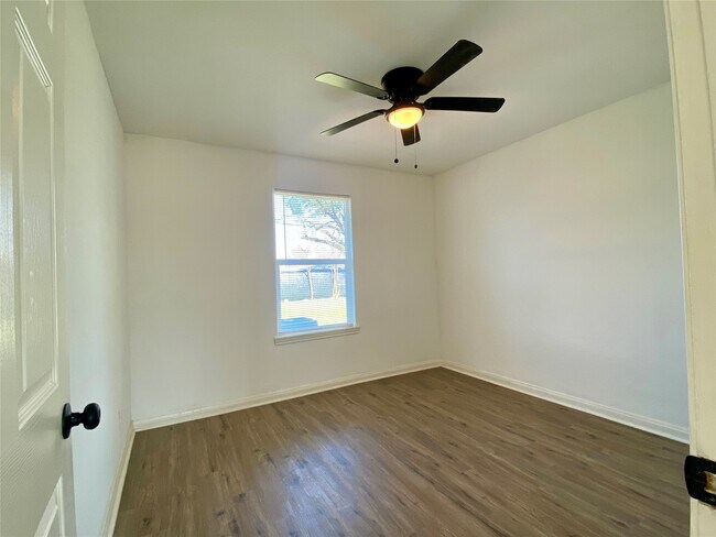 Foto del edificio - 4963 Culmore Dr