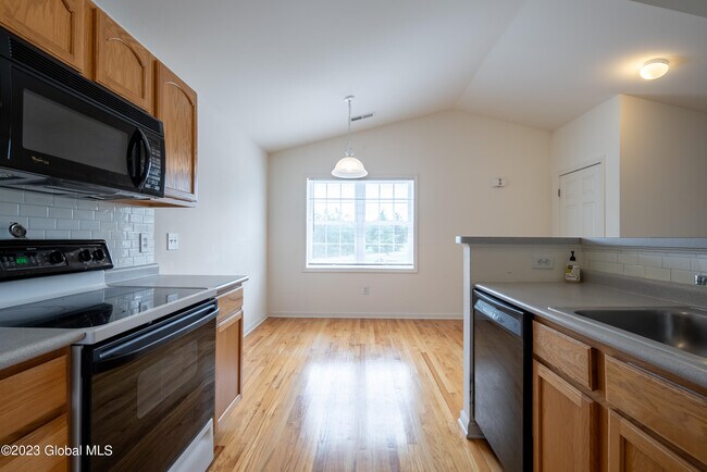 Foto del edificio - 108 Evergreen Pl