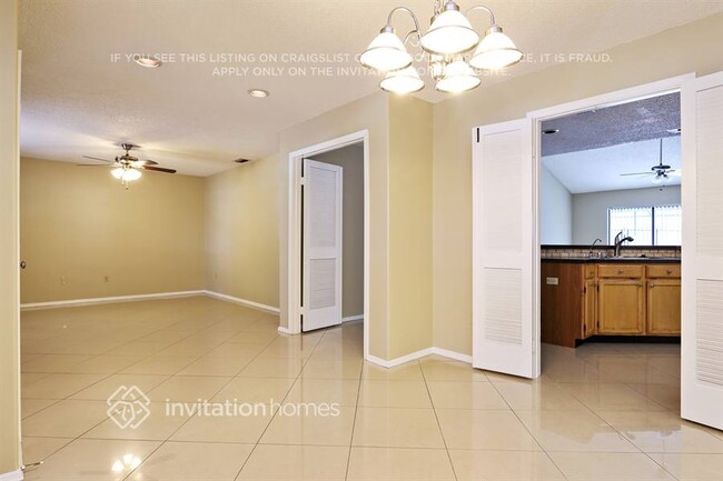 Foto del edificio - 901 Sandywood Dr