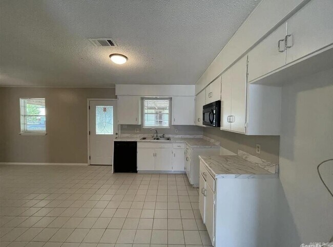 Building Photo - 600 Witts Dr