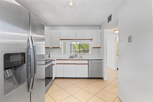 Foto del edificio - 1100 SW 128th Terrace