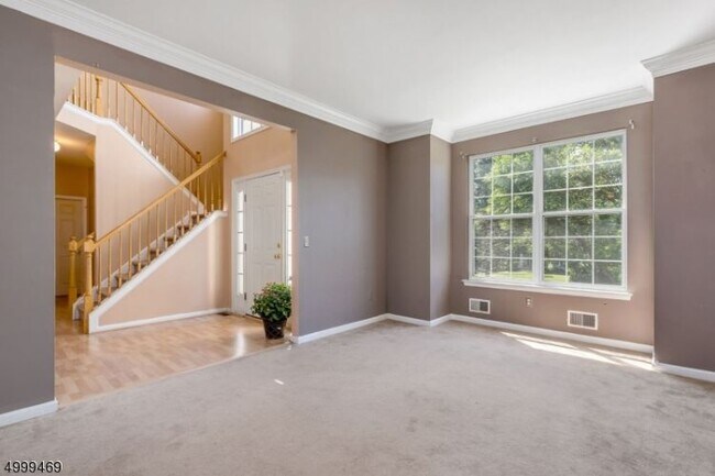 Building Photo - 462 Vanderveer Rd