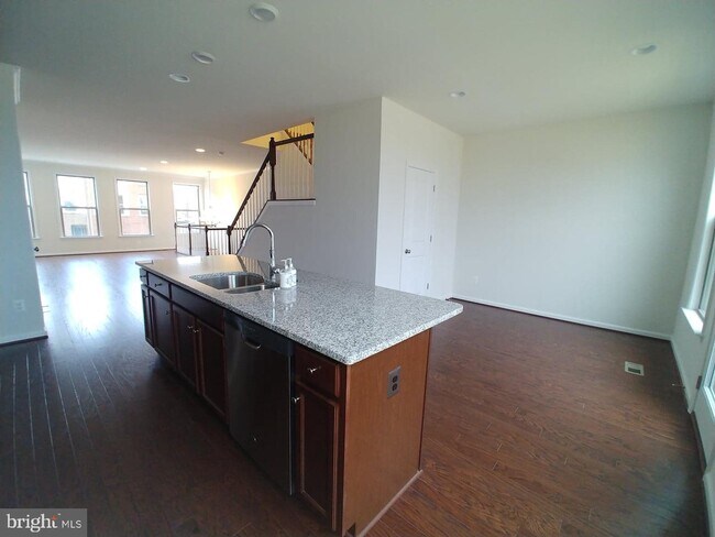 Building Photo - 42504 Dogwood Glen Square