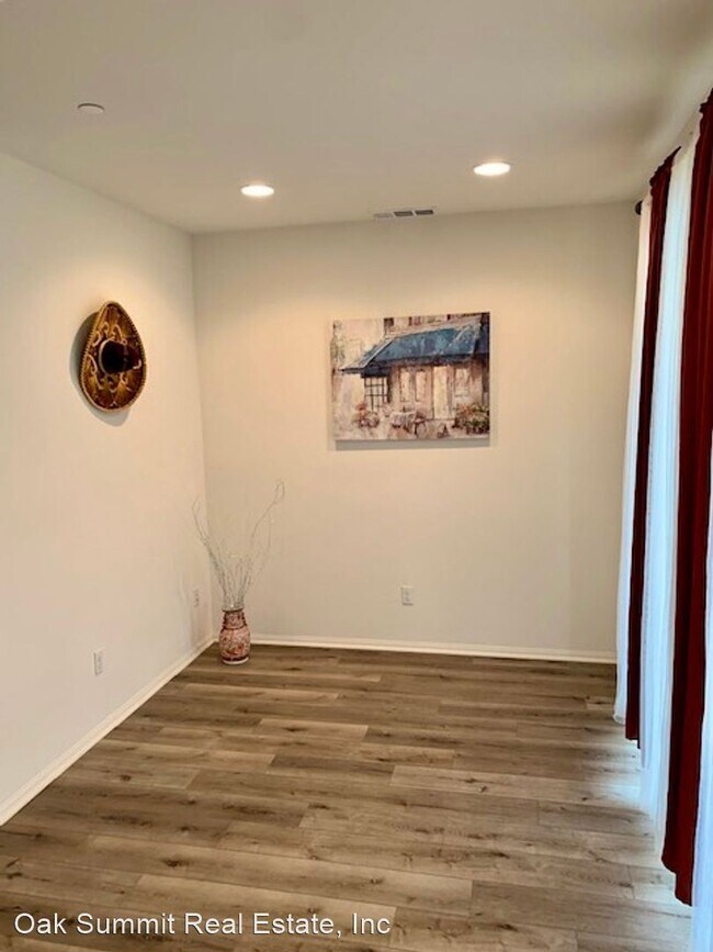 Building Photo - 3 br, 3 bath House - 174 Sawbuck St.