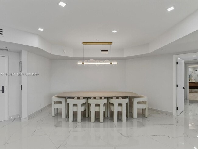 Foto del edificio - 3000 Island Blvd