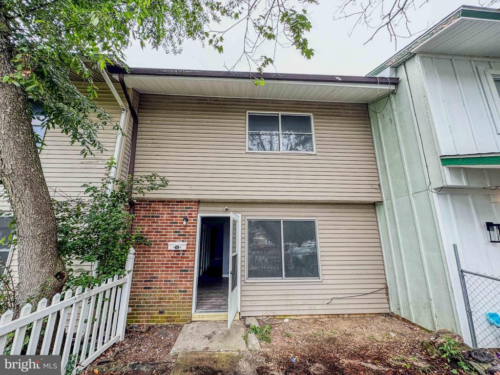 Foto principal - 26 Medford Ct