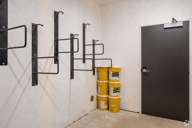 Almacenaje de bicicletas - 107th Apartments