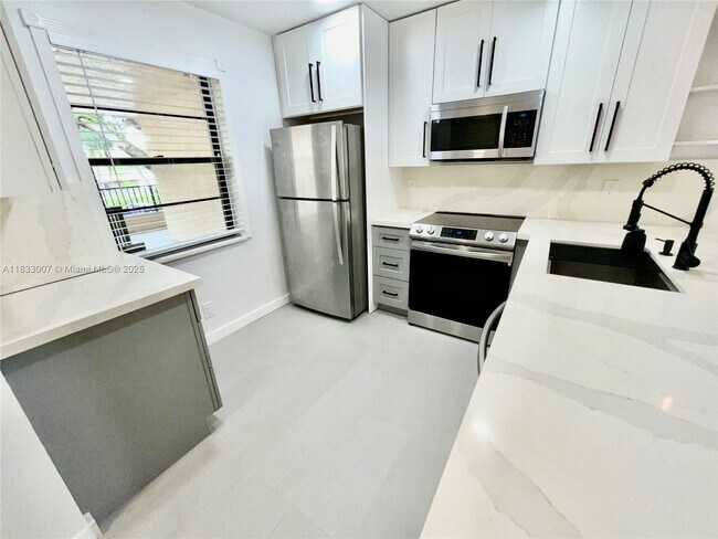 Foto del edificio - 10501 W Broward Blvd