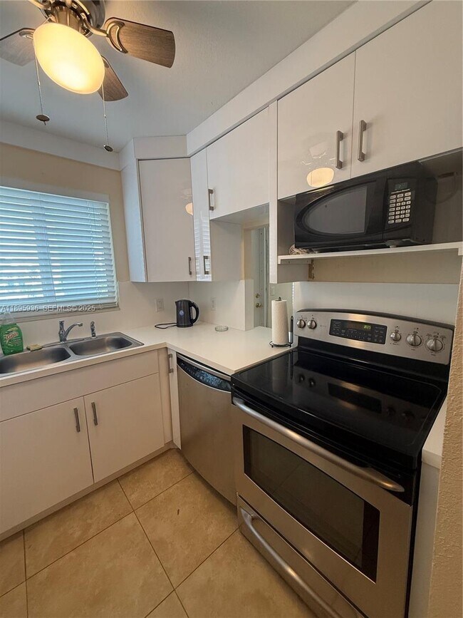 Foto del edificio - 2860 NE 14th Street Causeway