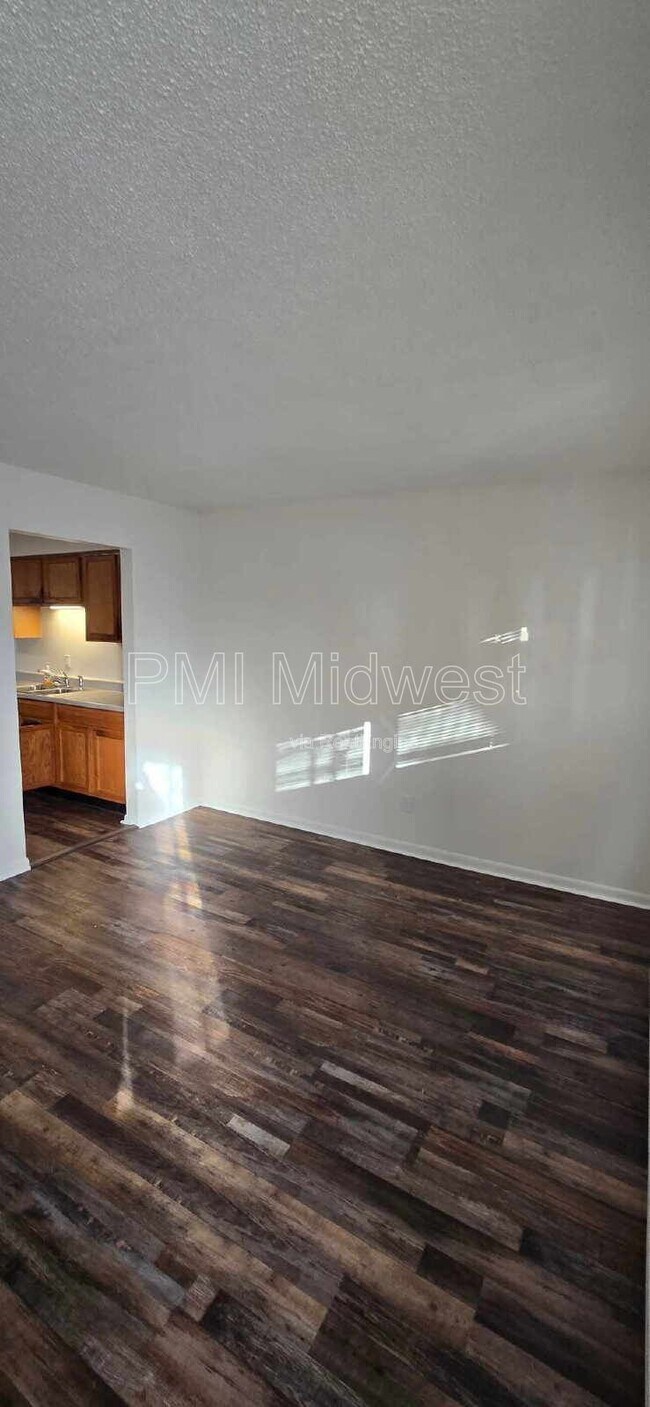 Building Photo - 570 US-52