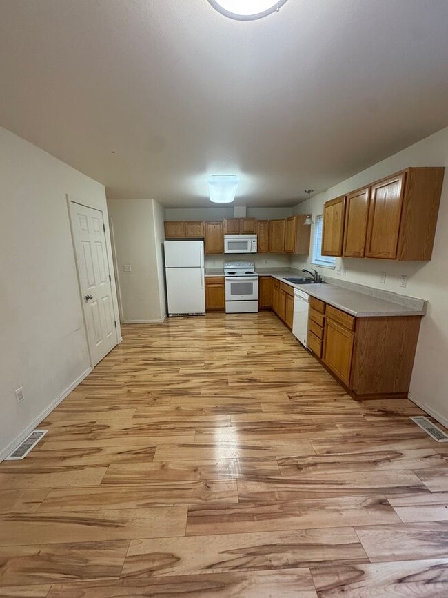 Foto del edificio - 5222 Leslie St