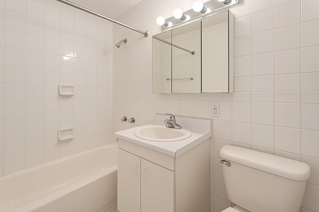 Foto del edificio - 310 E 81st St