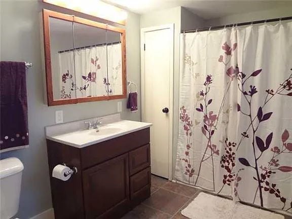 Photo - "Charming 4-Bedroom Retreat with 2 Full Baths at 1800 Drexel Rd, Lansing!" Apartment