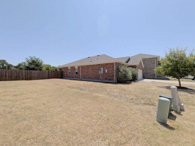 Foto del edificio - 2905 Aspen Dr