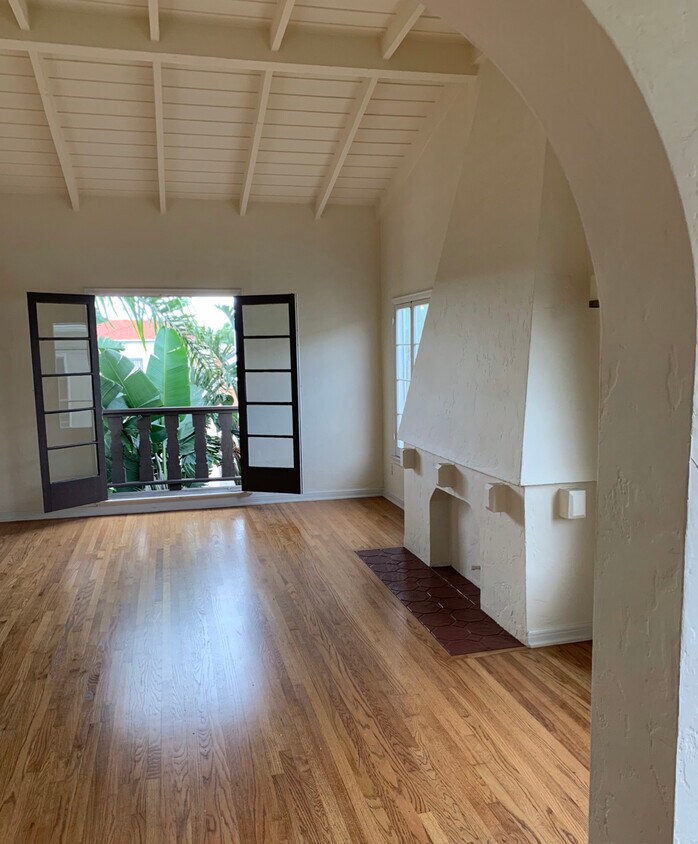 Foto principal - 320 N Genesee Ave