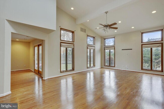 Foto del edificio - 9801 Clydesdale St