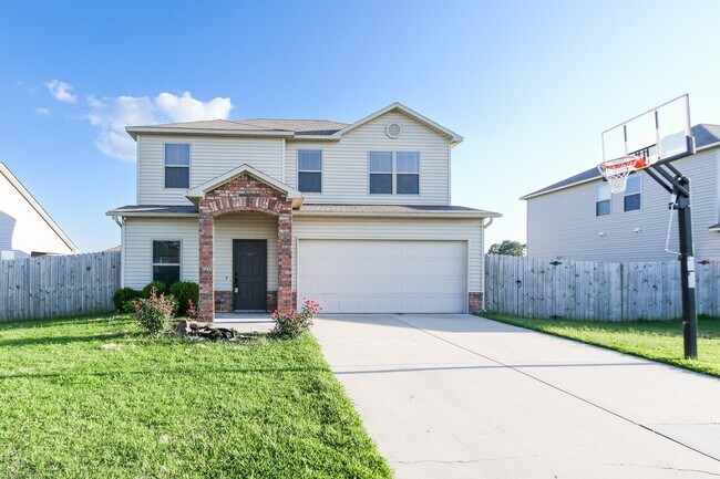 Building Photo - 2711 Wyandotte Ave