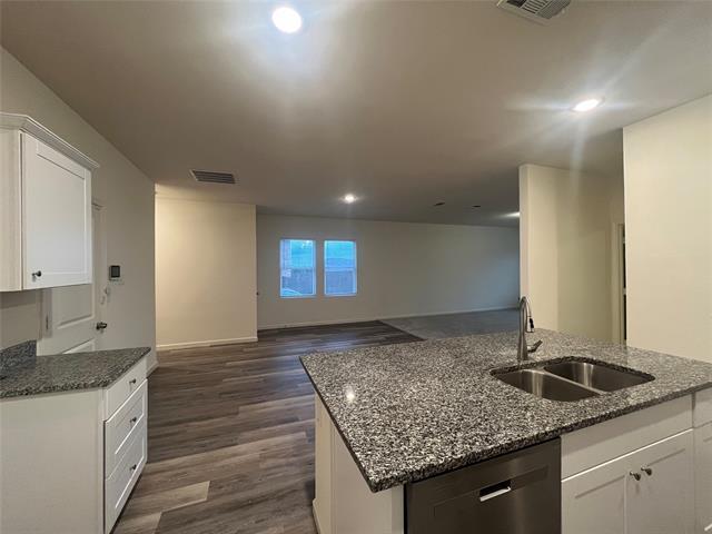 Building Photo - 6420 Bishop Dr