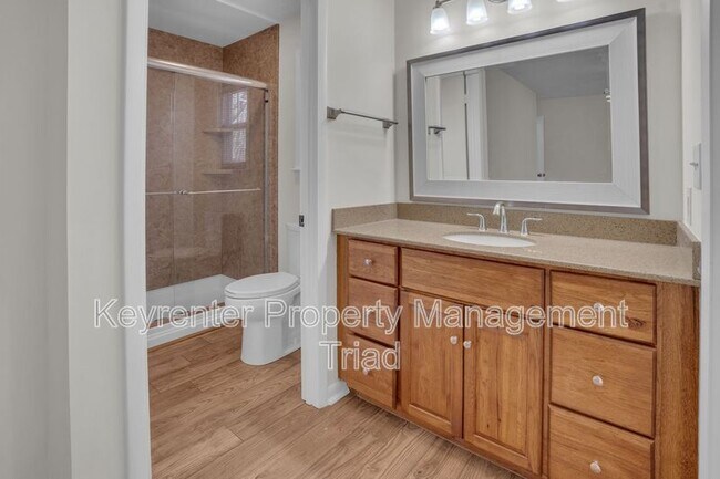 Foto del edificio - 5110 N Oaks Dr