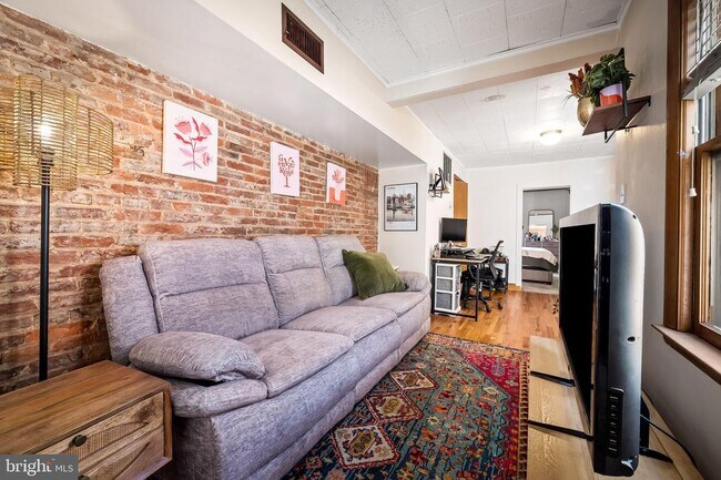 Foto del edificio - 639 S Montford Ave