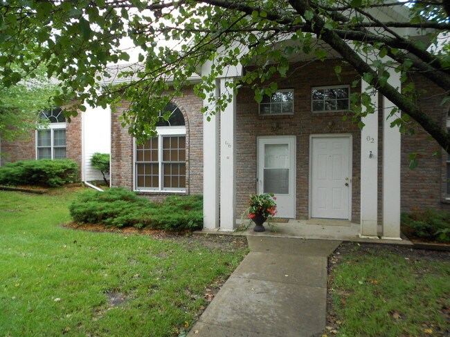 Building Photo - 6 N Cedar Lake Dr W