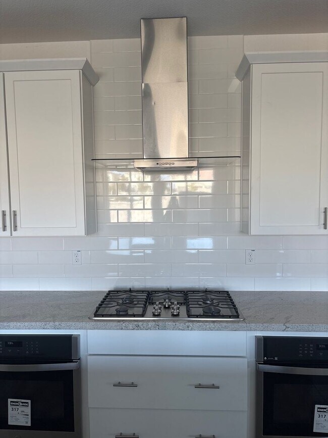 Foto del edificio - **Move In special $1k off first month's rent** Exciting Opportunity: Discover Your Brand New Drea...