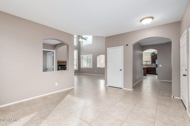 Building Photo - 40747 W Robbins Dr
