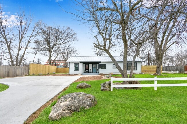 Building Photo - 569 Wright Ave