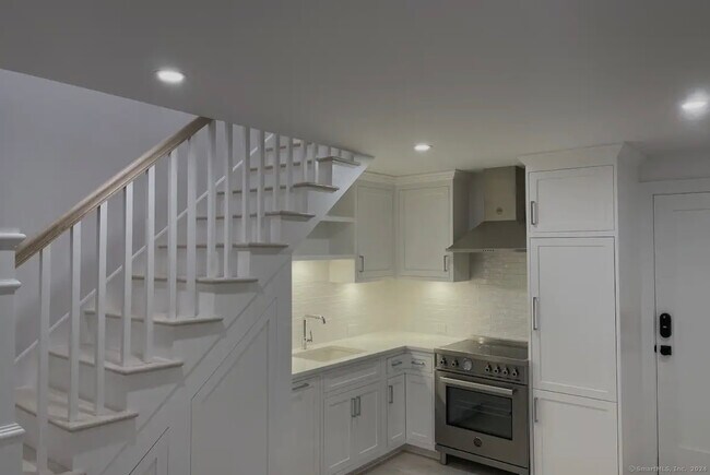 Building Photo - 276 Bruce Park Ave