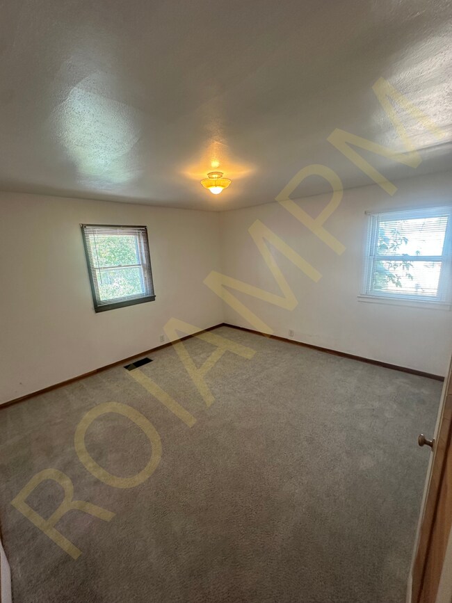 Foto del edificio - 1 Bed / 1 Bath Duplex for Rent – $1,000/Month