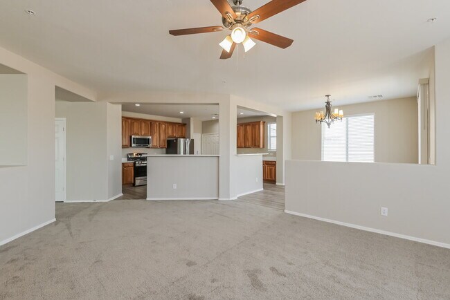 Building Photo - 4875 E SILVERPUFFS Way