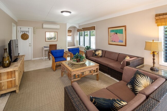 Building Photo - Steps from beautiful Kailua Beach, fully furnished 3 bedroom, 2 bath single family home