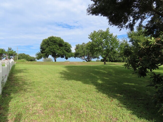 Building Photo - OAK VALLEY BEAUTY