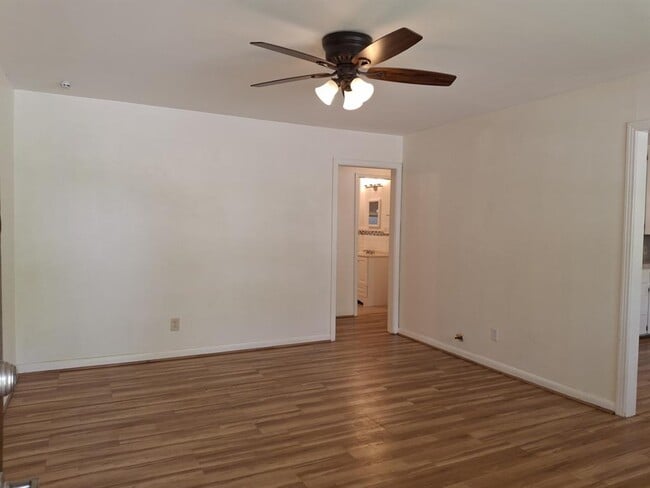 Building Photo - 103 W 35th St