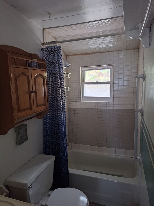 Building Photo - 33 Oakwood Trail S