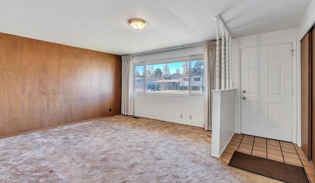 Building Photo - 922 N 60 E