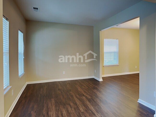 Building Photo - 1007 Silverwood Dr