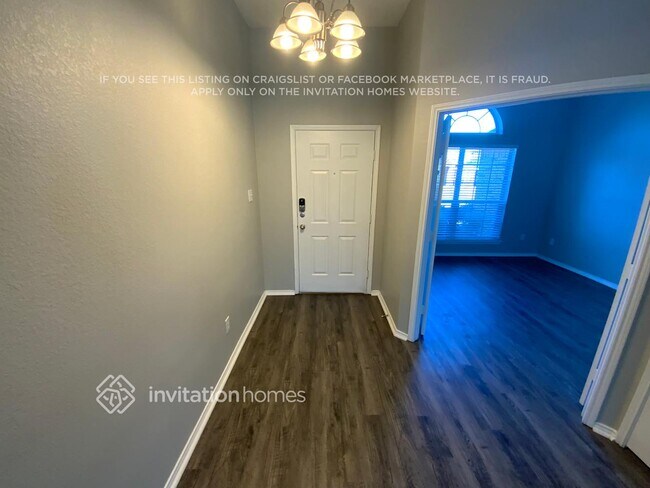 Foto del edificio - 408 Hidden Ridge Dr