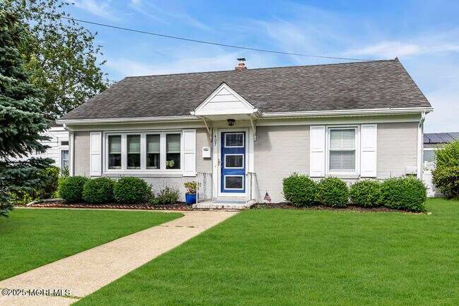 Building Photo - 407 8th Ave