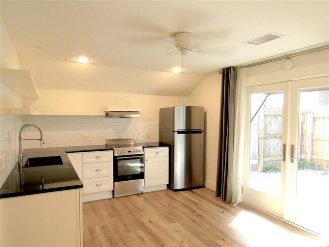 Foto del edificio - 4506 Avenue B