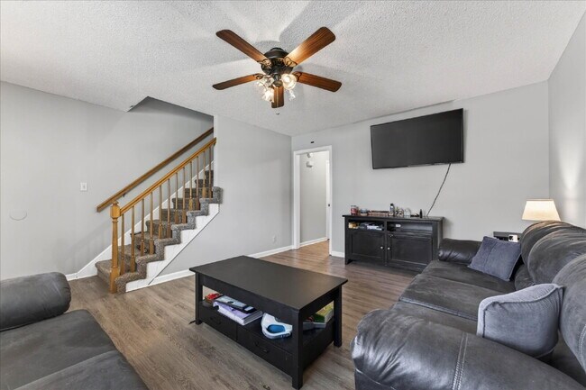 Foto del edificio - 2 bedroom townhouse near Ft Campbell