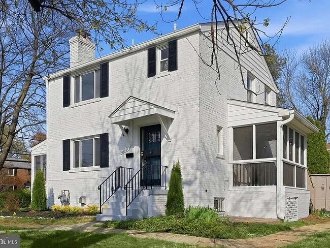 Building Photo - 11527 Grandview Ave
